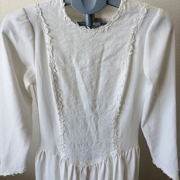 LDS Mormon Long White Temple Dress by California Dynasty Sz XS Floral Detail - Picture 2 of 8